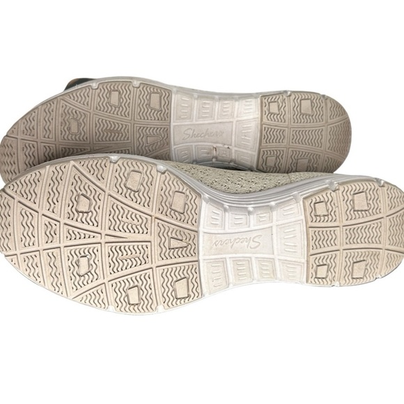 Skechers Classic Fit Air-Cooled Memory Foam Shoes‎ - Picture 6 of 8